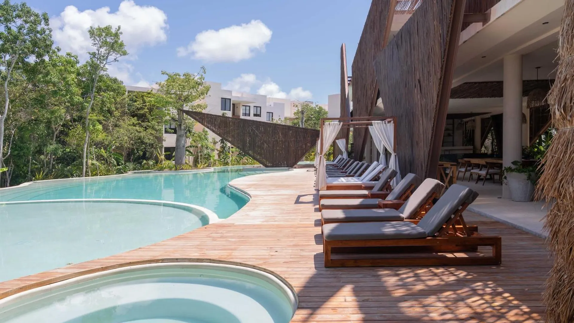 Tulum Penthouse Oasis: Rooftop Pool & Luxury Stay Apartment