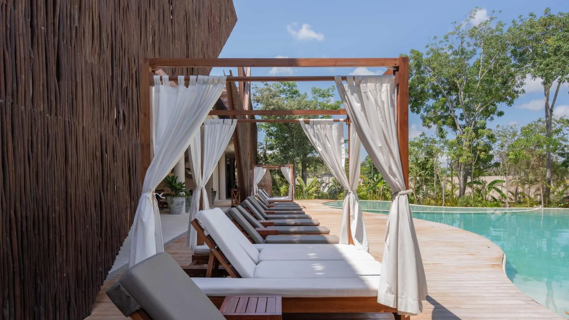 Tulum Penthouse Oasis: Rooftop Pool & Luxury Stay